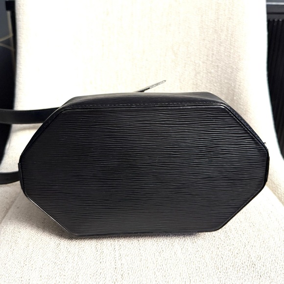 Authentic Louis Vuitton Sac de Paul PM shoulder bucket bag black Epi leather - Picture 14 of 16